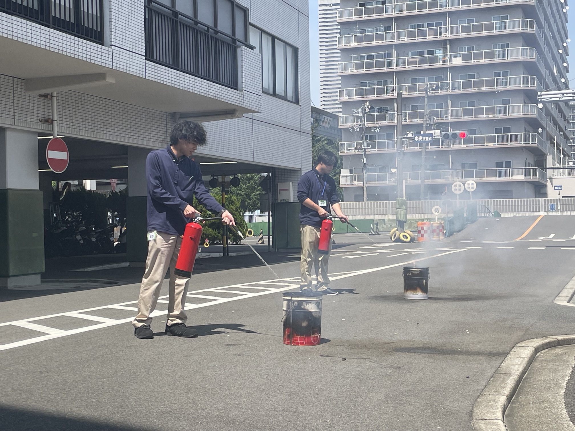 避難訓練および消火訓練を行いました